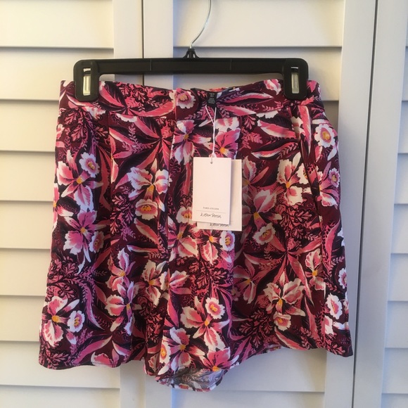 Paris Atelier + Other Stories Lady Floral Shorts - Picture 2 of 5